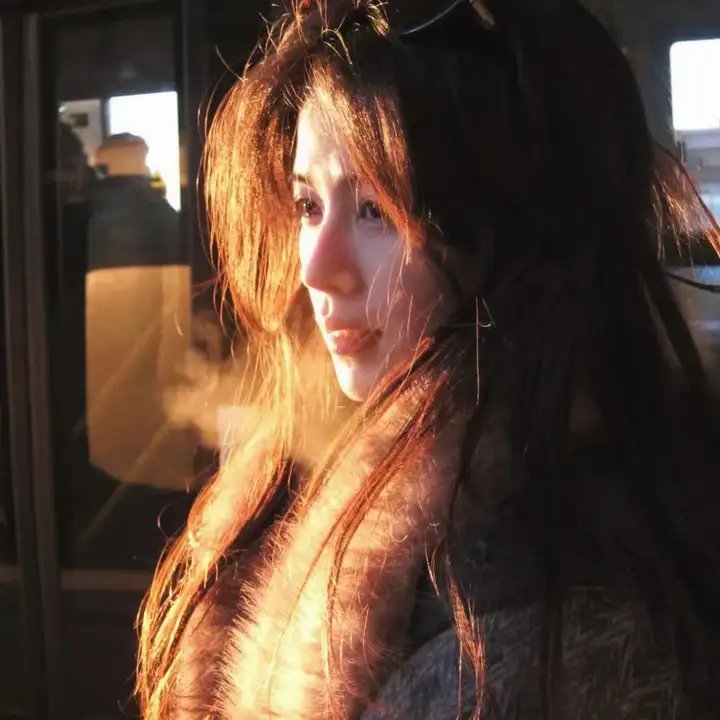 神秘裸女